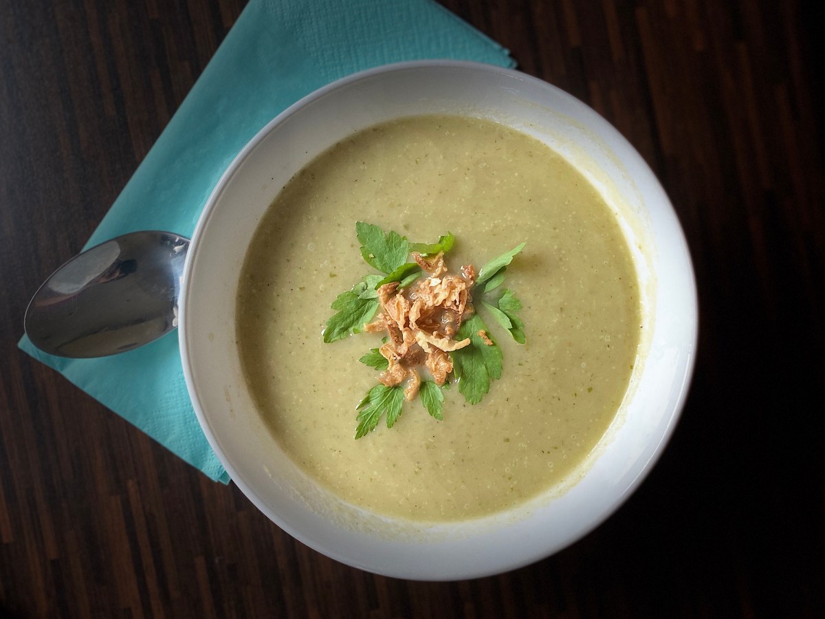 Supă cremă de păstârnac și tulpină de ţelină&nbsp;(V)
